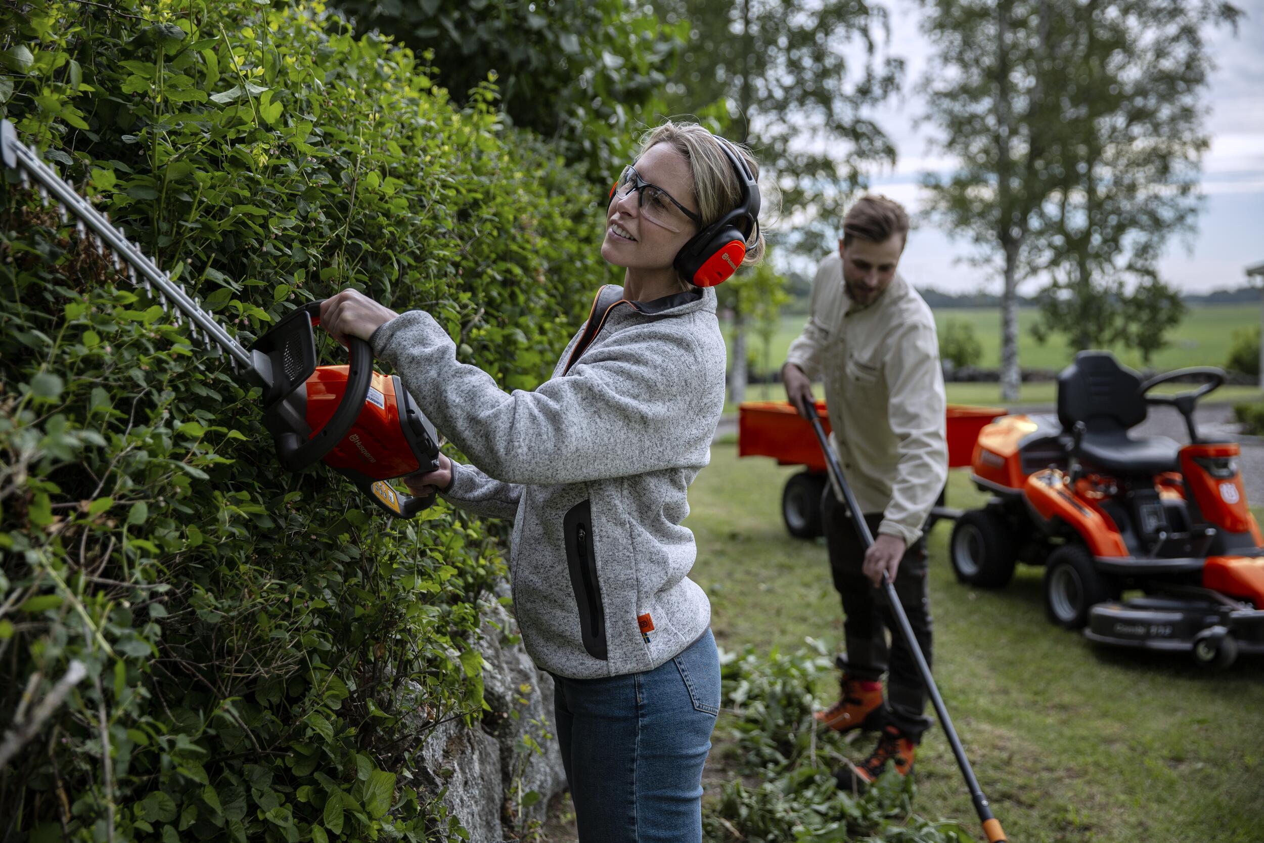 Husqvarna Set trimmer 115iL și motounealtă gard viu 115iHD45