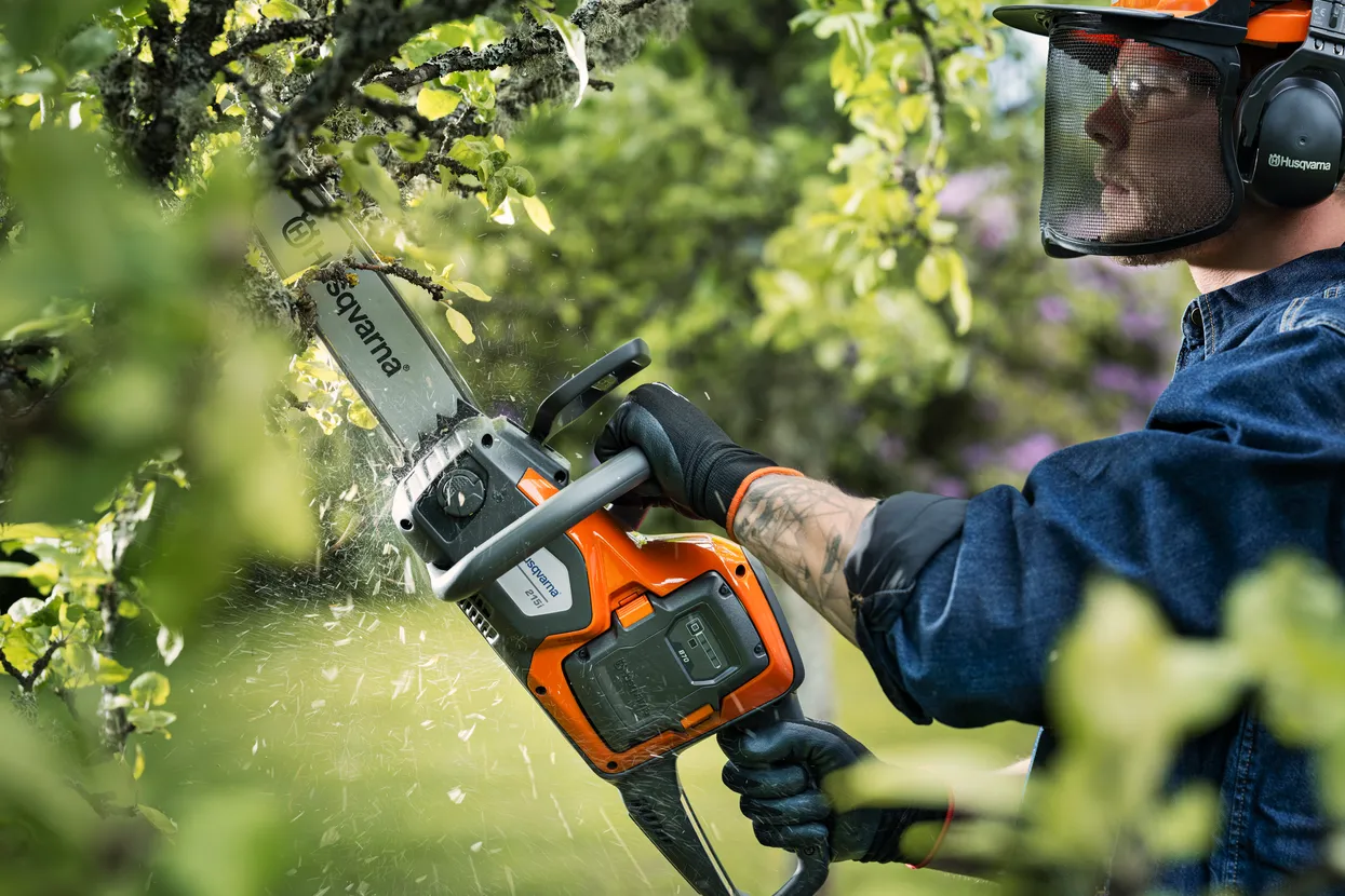 Husqvarna 215i (nu include acumulator și încărcător)